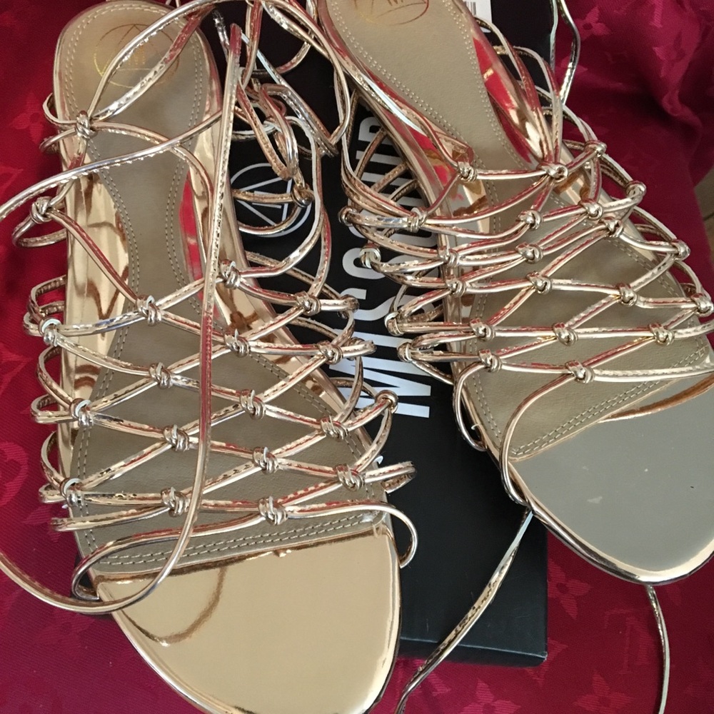 Flat sandals
